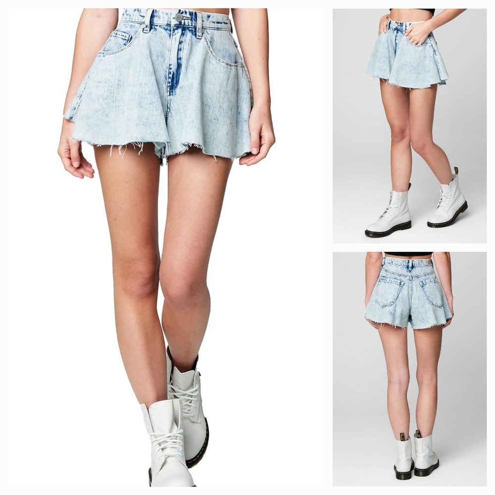 🆕️ Blank NYC Raw Hem Flared Denim Shorts size 27